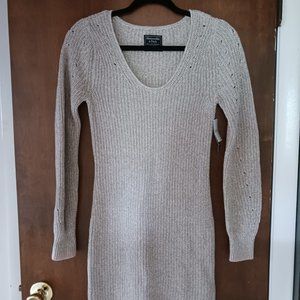 New Abercombie size XS tan tunic length sweater